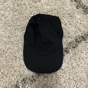 Black cute flexible breathable lululemon hat.